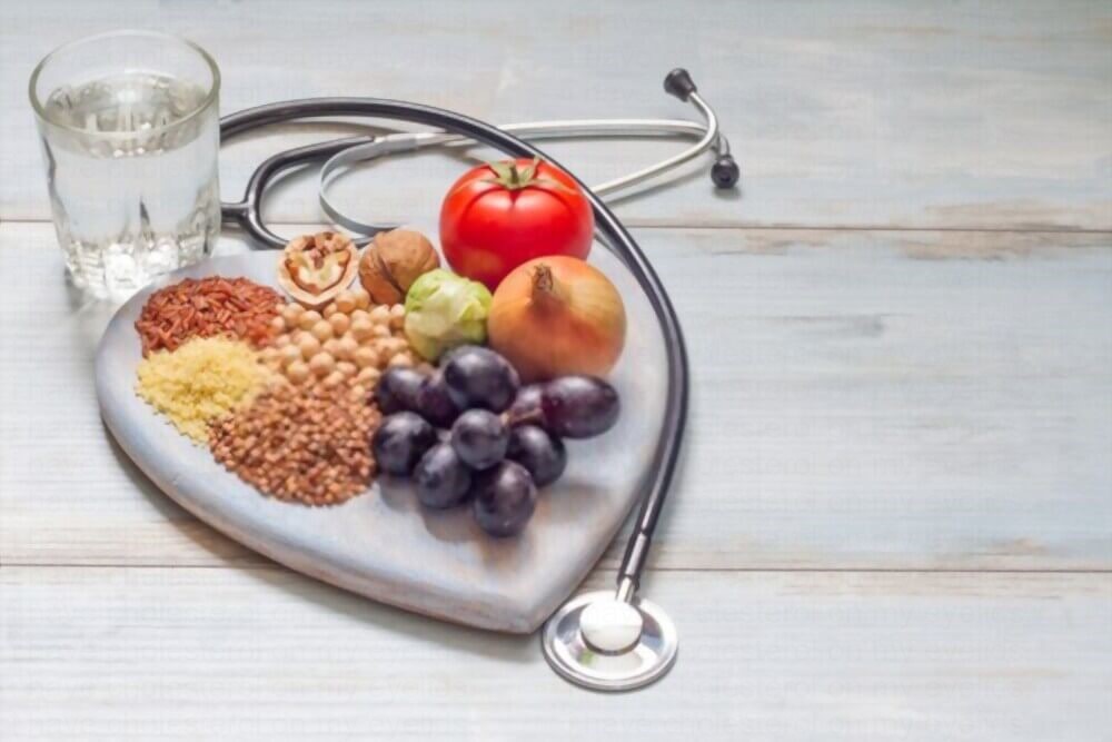 Cholesterol deposits on the eyelids