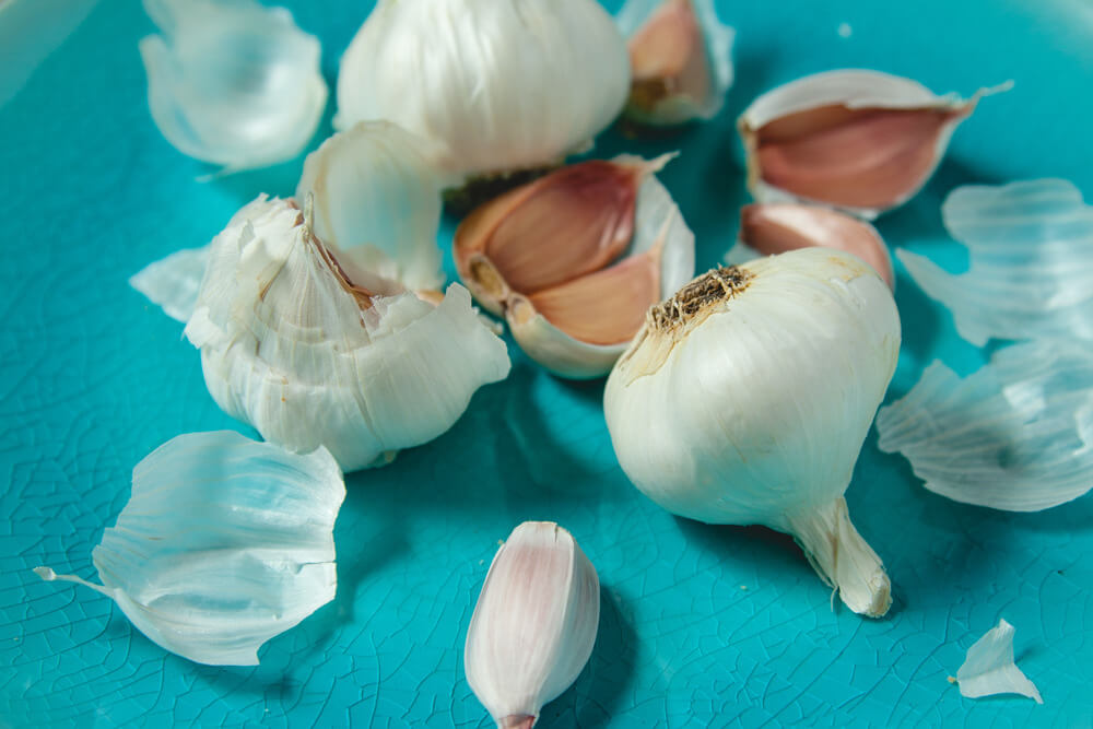Raw garlic, which can irritate eyelid skin